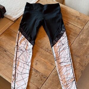 Fabletics Women’s Black and White Patterned Active Leggings